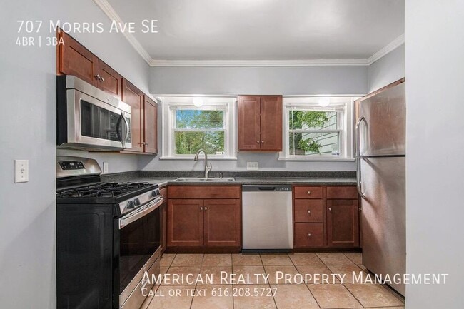 Building Photo - 707 Morris Ave SE