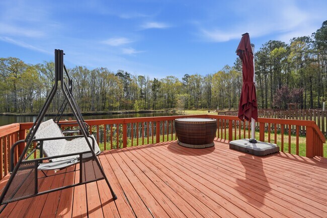 Building Photo - 1721 Chestwood Dr