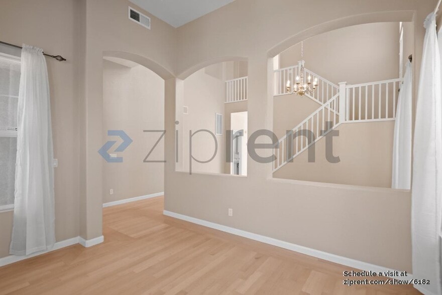 Building Photo - Unit