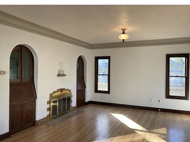 Building Photo - 470 W Broadway