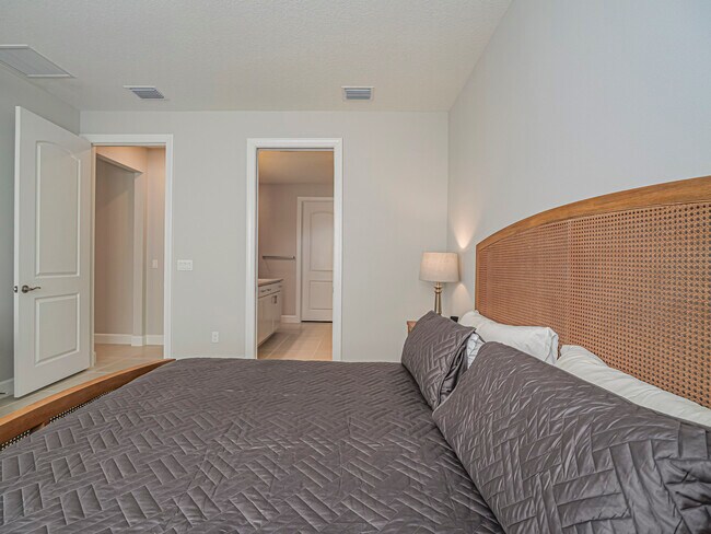 Building Photo - 3842 White Alder Wy