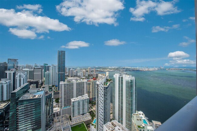 Building Photo - 1425 Brickell Ave