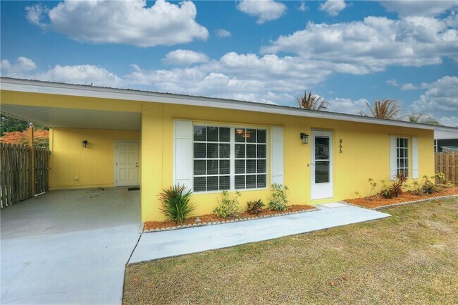 Building Photo - 866 Gilbert St