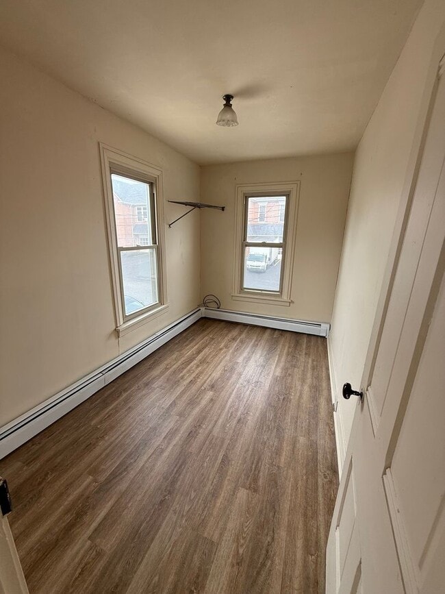 Building Photo - 2 bedroom with a bonus room! Newville PA!