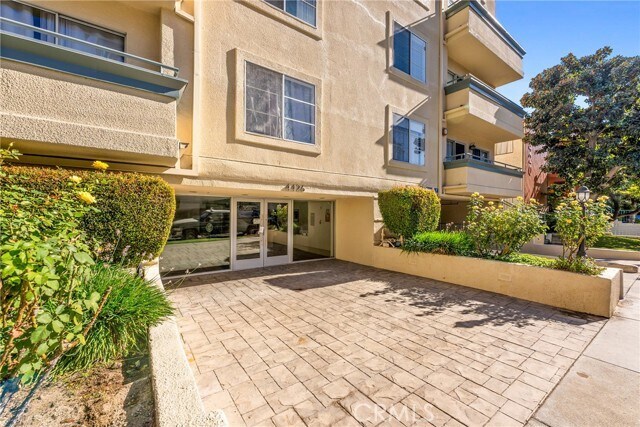 Building Photo - 4426 Ventura Canyon Ave