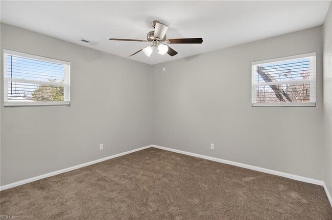 Building Photo - 3016 Aaron Dr