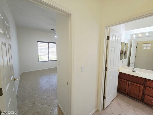 Building Photo - 10309 Longwood Dr