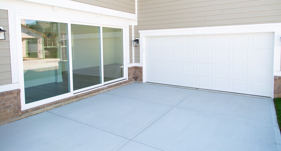 Building Photo - 14275 Larson Dr