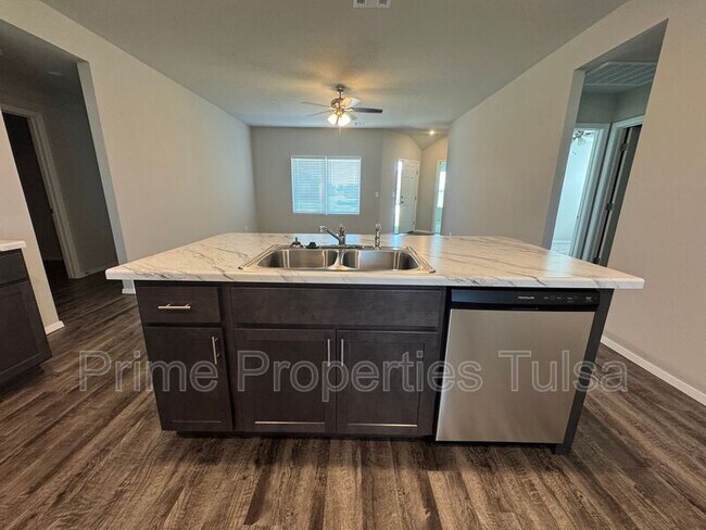 Building Photo - 2920 S 13th St