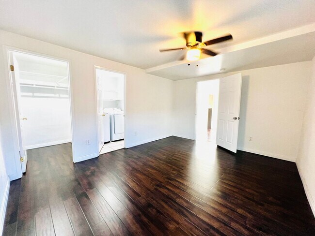 Building Photo - North Ave 49