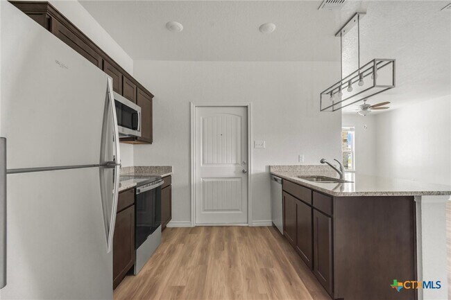 Building Photo - 1118 A Zora Dr