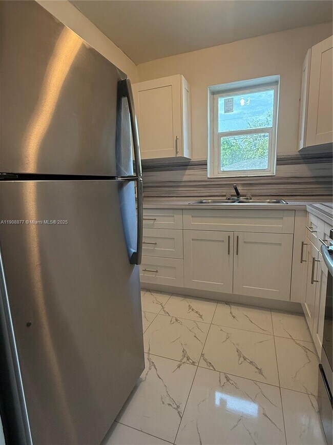 Building Photo - 3340 NW 13th Ave