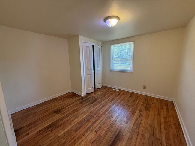 Building Photo - Charming 3 bedroom brick House