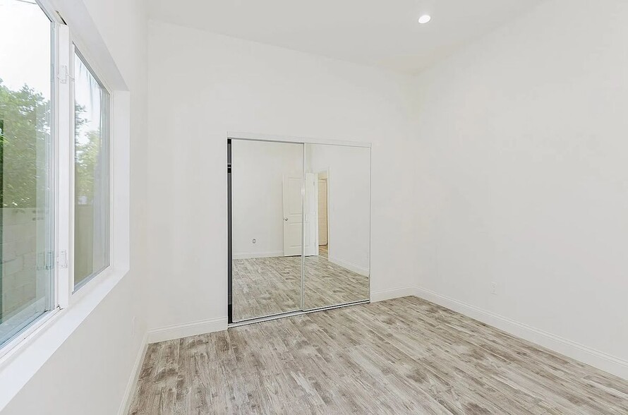 Building Photo - 9958 Marklein Ave