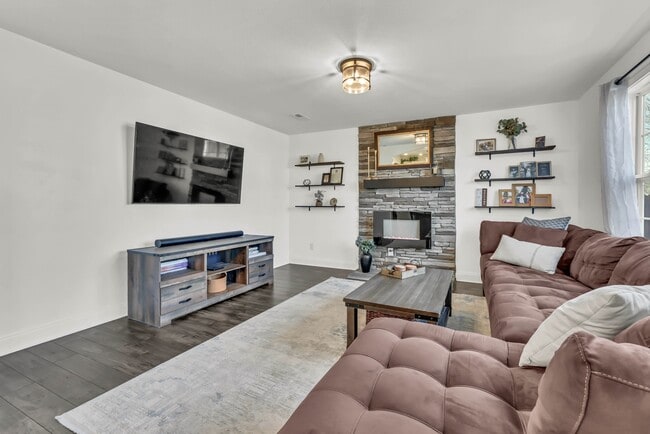 Building Photo - 505 Sourwood Dr