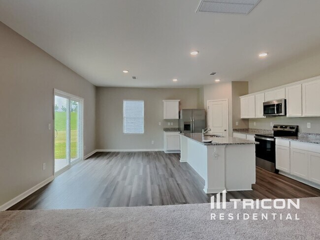 Building Photo - 141 Gladstone Loop