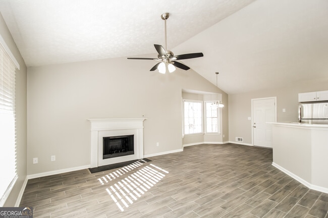 Building Photo - 585 Nottingham Dr