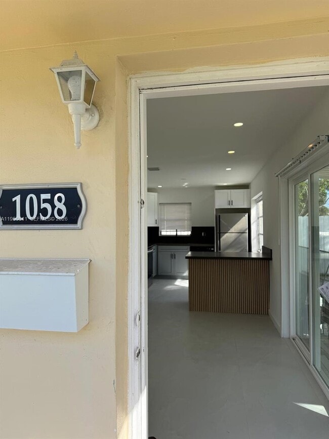 Building Photo - 1054-1058-1058 SW 2nd St