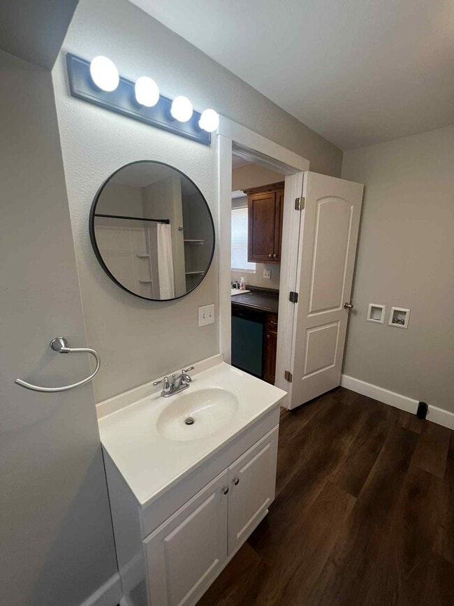 Building Photo - Charming 3-Bedroom, 2-Bathroom Two-Story H...