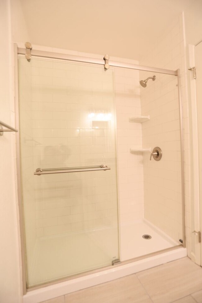 Building Photo - 301 Jayne Ave