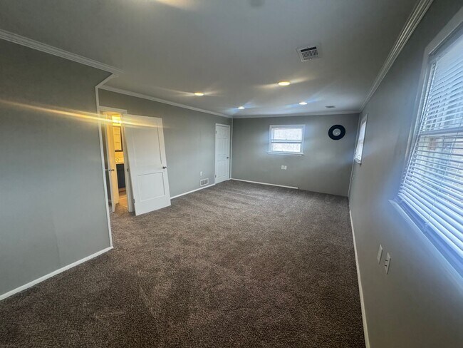 Building Photo - Gorgeous West Lafayette 4 bedroom Home - New Kitchen, Many Upgrades!