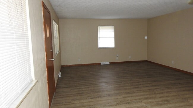 Building Photo - 1224 N Cottage Ave