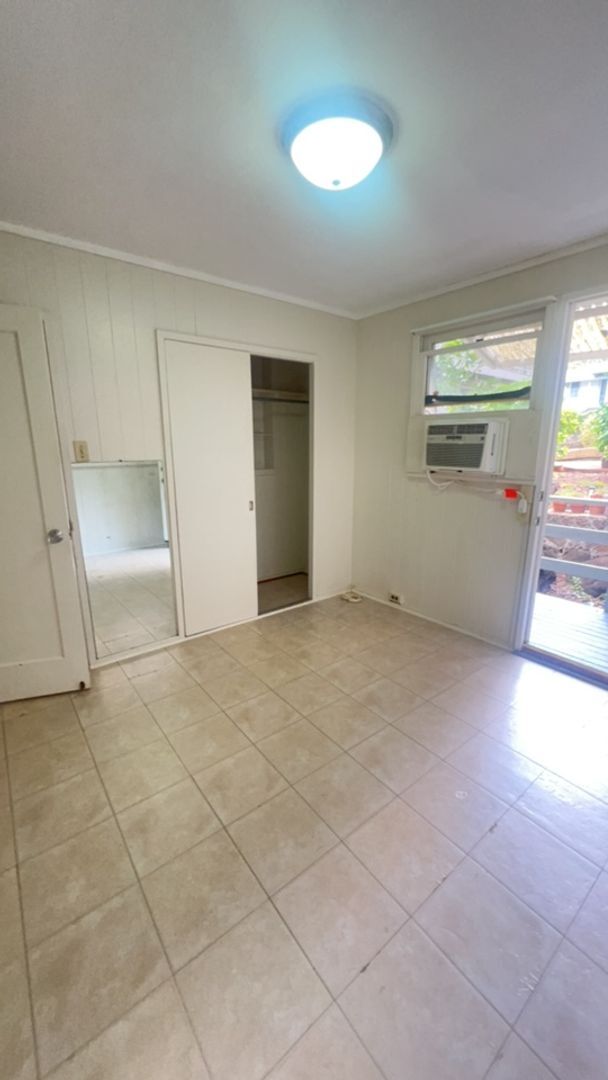 Building Photo - 1 Bedroom Cottage in Kaimuki, Full Kitchen...