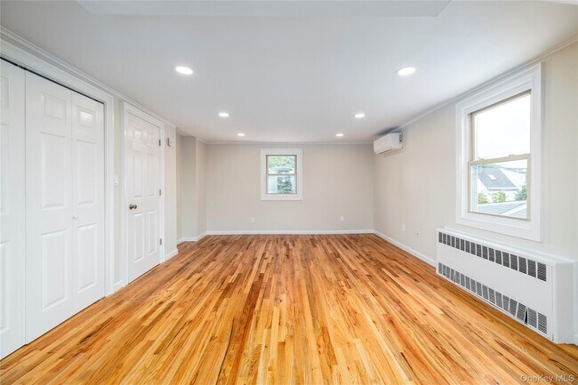 Building Photo - 3883 Franklin Ave