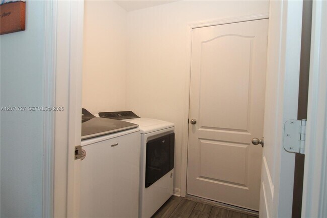 Building Photo - 5424 Fantasy Dr
