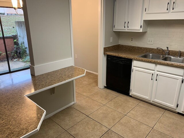 Building Photo - 9 Hidden Cove Cir