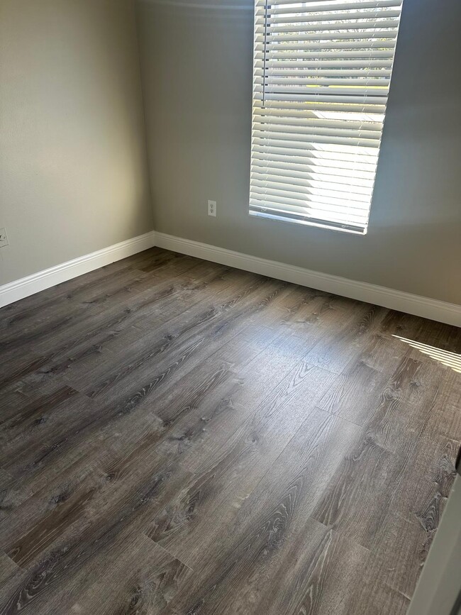 Building Photo - 790 Gillen Ave NW