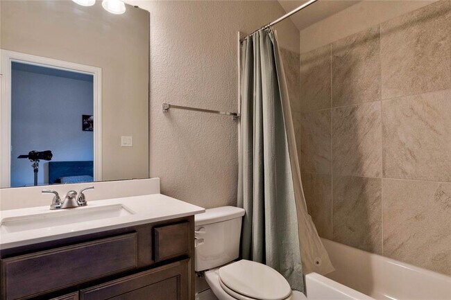 Building Photo - 2424 Burberry Ln