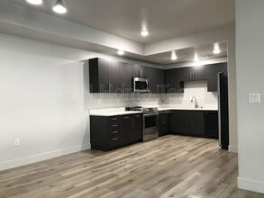 Building Photo - 2874 Kiesel Ave