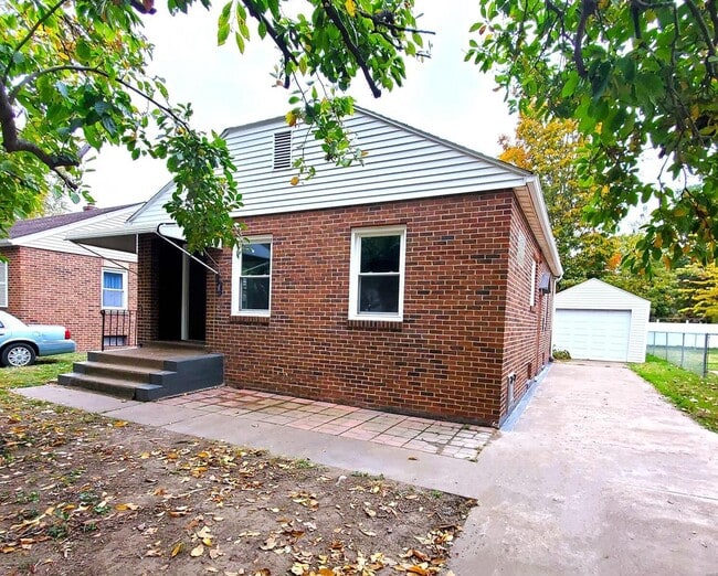 Building Photo - 2634 Benton St