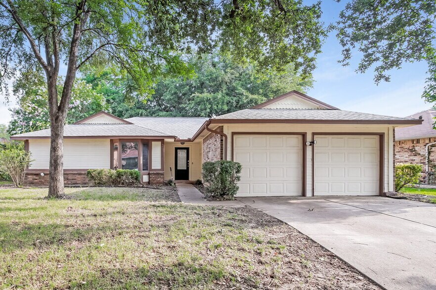 Primary Photo - 2614 Berkshire Ln