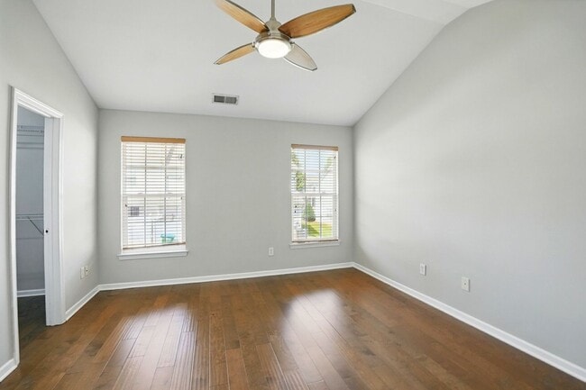 Building Photo - 2 Bedroom Townhome in Pineville!