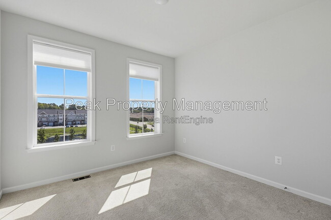 Building Photo - 9256 Magellan Pkwy