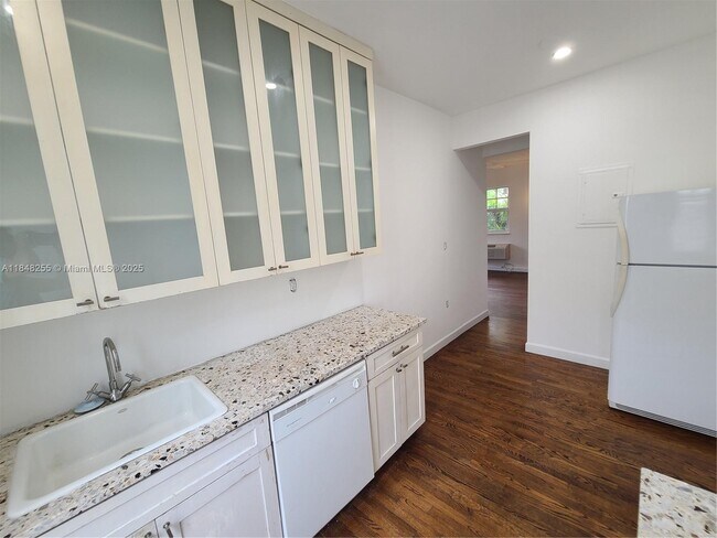 Building Photo - 439 15th St