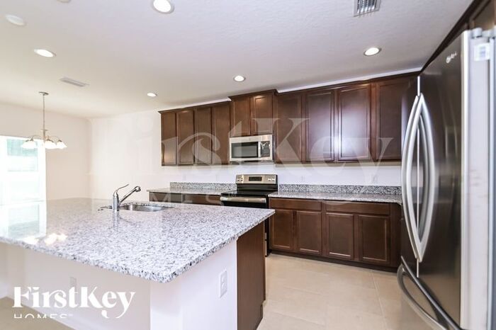 Building Photo - 900 Avenal Ln