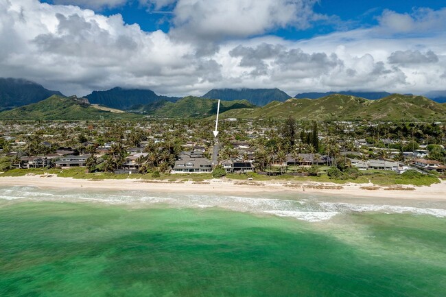 Building Photo - Mid-century modern Kalaheo Ave. Beach side...