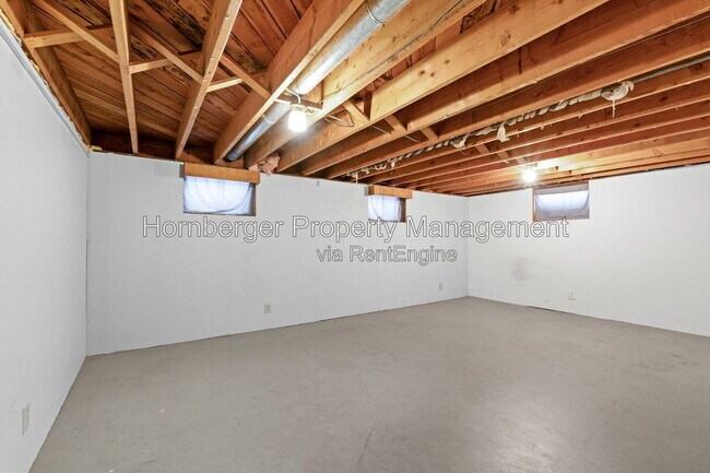 Building Photo - 10714 E Valleyway Ave