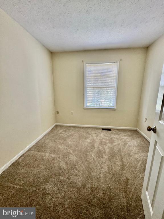 Building Photo - 111 Equestrian Dr