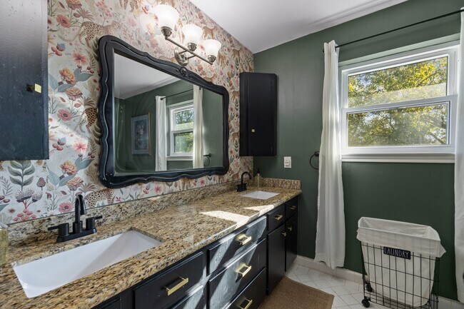 Building Photo - 326 Bayou View Dr