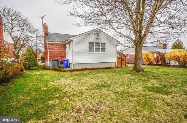 Building Photo - 4426 Hallet St
