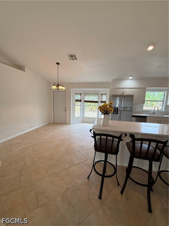 Building Photo - 1371 14th Ave NE