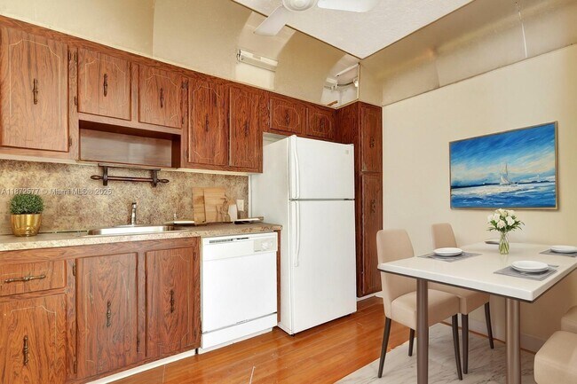 Building Photo - 20100 W Country Club Dr