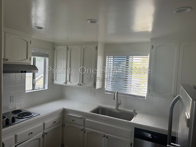 Building Photo - 4476 33rd Pl