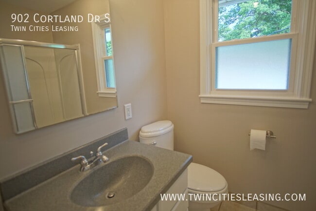 Building Photo - 902 Cortland Dr S