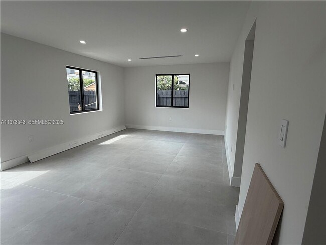 Building Photo - 9410 SW 55th St