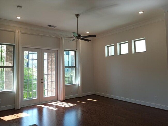 Building Photo - 3611 Somerset York Ln